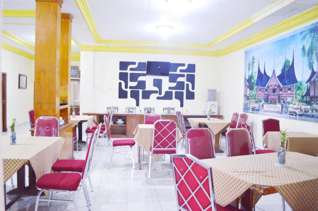 Hotel Yuriko Bukittinggi Buitenkant foto